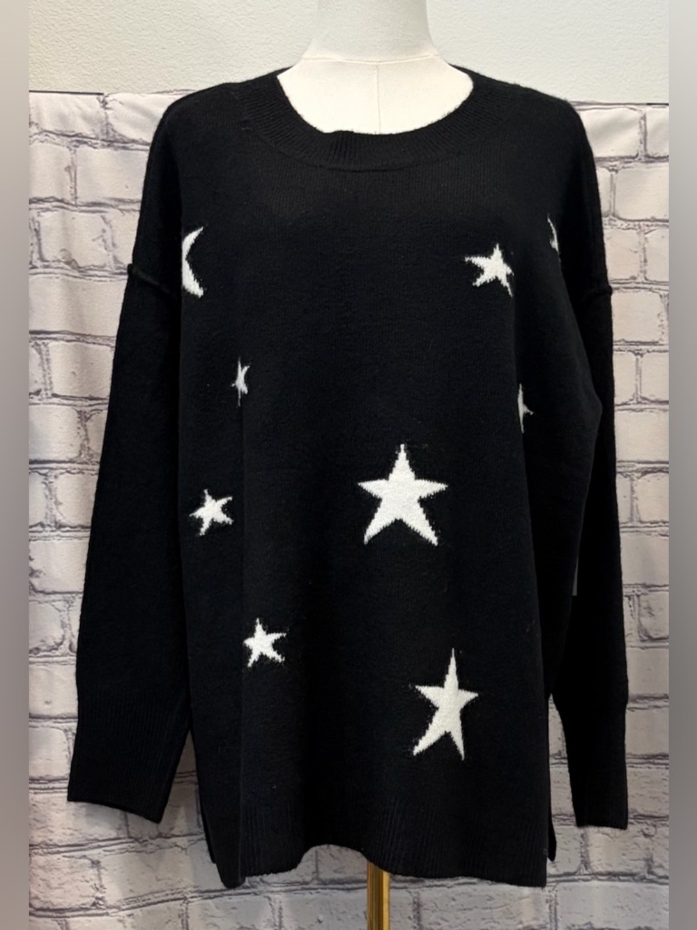Macy’s Vince Camuto Size :1X Women Rich Black Star-Print Crewneck  Knit Sweater